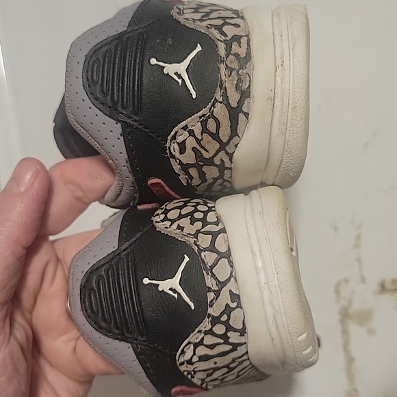 toddler Jordans size 7 - Picture 2 of 5